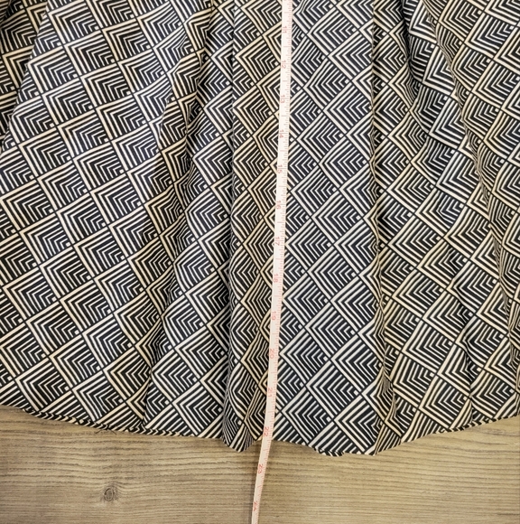 Banana Republic Factory Silk Gray Patterned Women's Skirt Size 4 - Picture 6 of 9